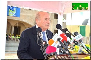 Le président de la FIFA loue l'importance accordee par la Mauritanie aux infrastructures sportives [Video]