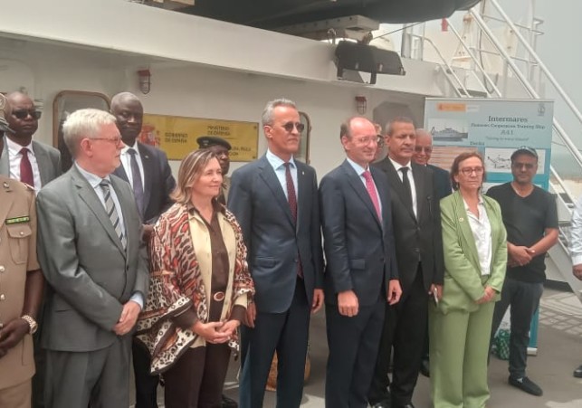 A bord du navire-école espagnol INTERMARES, visite guidée au profit du Ministre de la Pêche et du corps diplomatique