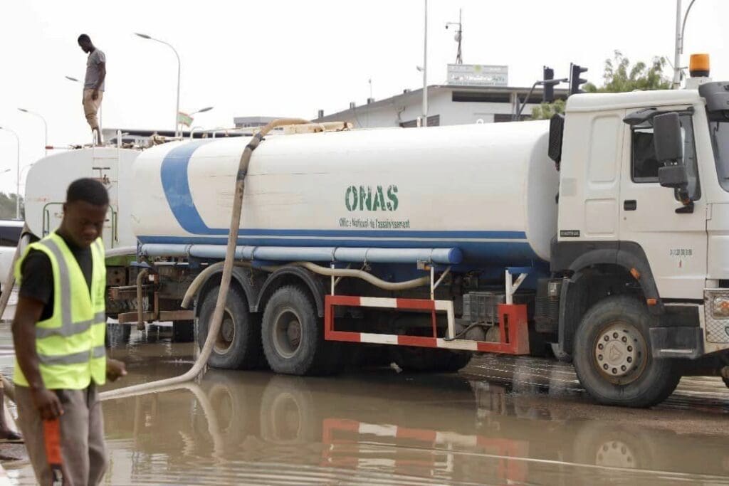 Le directeur de l’ONAS : « nous n’avons d’autres solutions pour évacuer les eaux de pluie que le recours aux citernes » 