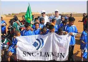 Zouerate: La Commune distribue 668 maillots et des dizaines de ballons de football aux jeunes. 